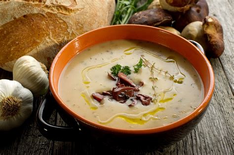  La Deliziosa Zuppa di Cuoco con Cipolla e Funghi: Un Viaggio Culinarie nel Cuore della Cina Interiore?