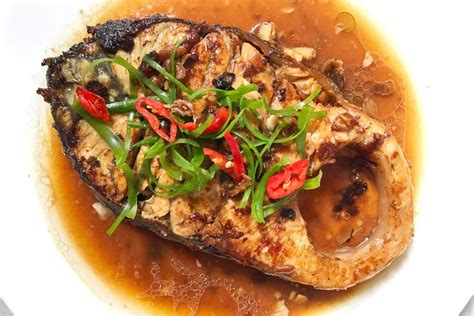  Shao Xing Wine Braised Fish Fillet: Un Fusione di Sapori Delicati e un Aroma Intrigante che Invoca i Sensi!