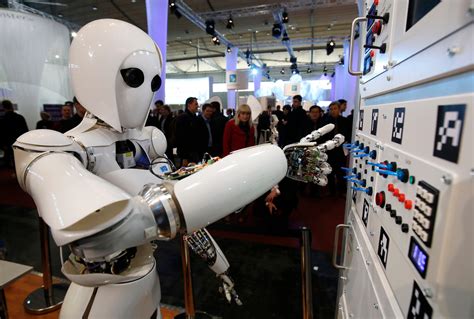 組み込みエンジニアとは、未来のロボットと会話する夢を見る職業