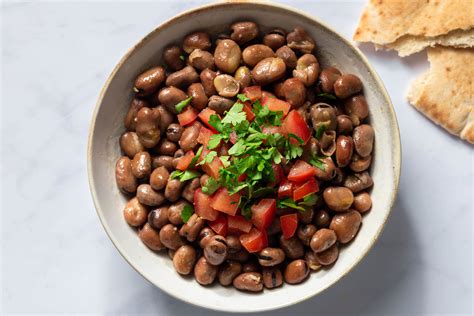  Foul Medames: Un trionfo di aromi intensi e un comfort food dalle origini millenarie!