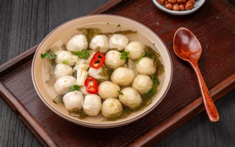  Fuzhou Fish Balls: A Symphony of Umami Flavors and Refreshingly Aromatic Broth