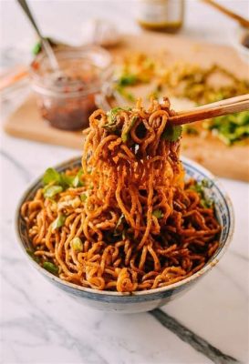  Jingzhou Hot Dry Noodles: Un Intrigato Sfumature di Saporito Piccante e Una Fresco Aroma Agrumato!