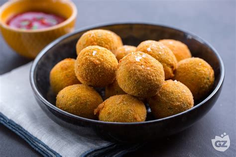  La Polpetta di Pane alla Zhangjiakou: Un Classico Comfort Food Cinese con un Tocco Speziato e una Textura Avvolgente!