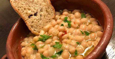  La Sopa di Fagioli di Nanyang: Un Delizioso Brodo Ricco di Aroma e Sapori Piccanti!