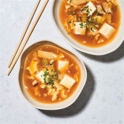  La Soupe de Tofu à la Bijie: Una Sinfonia Cremosa di Sapori Piccanti e Aromi Segreti!