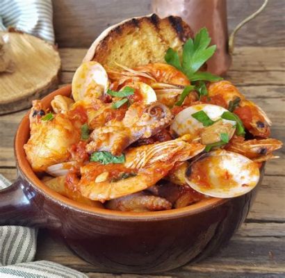  La Zuppa di Pesce Yueyang: Un Delizioso Brodo Rinfrescante che Si Scioglie in Bocca!