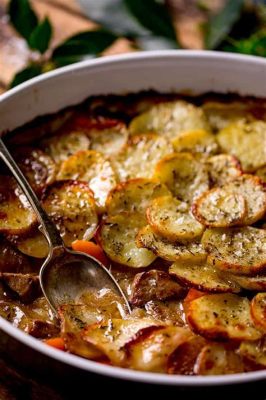  Lancashire Hotpot: Un trionfo di sapori rustici e confortanti in una deliziosa casseruola!